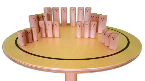 &bdquo;Systembrett rund&rdquo; inklusive 24 unbehandelten Holzfiguren